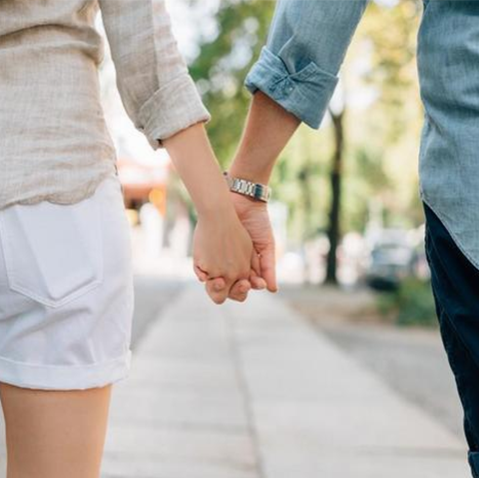 婚礼现场新娘逃婚伴娘救场 婚姻岂可如此儿戏？
